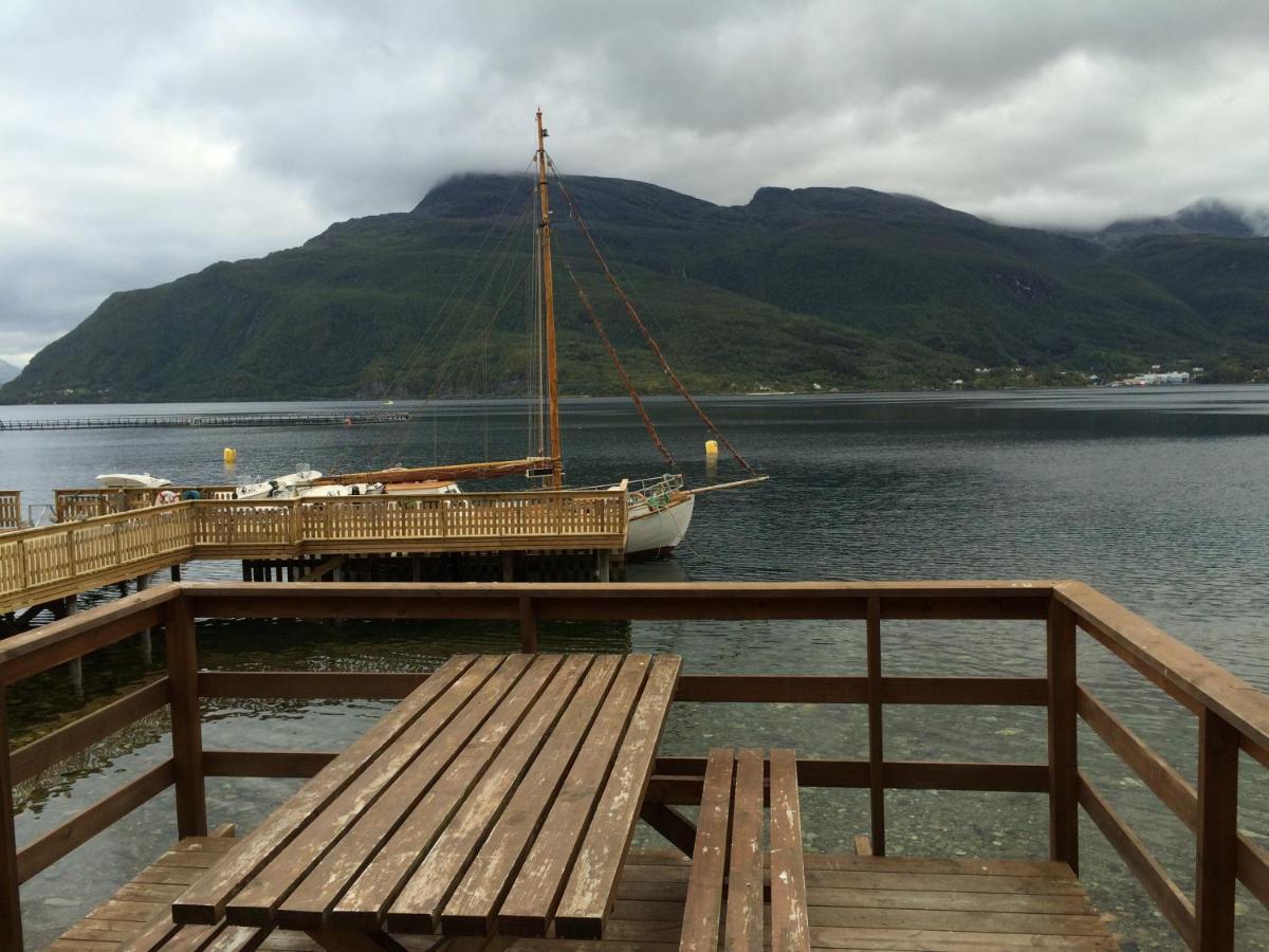 Elvegard Fjordcamp Hotel Grov Екстериор снимка